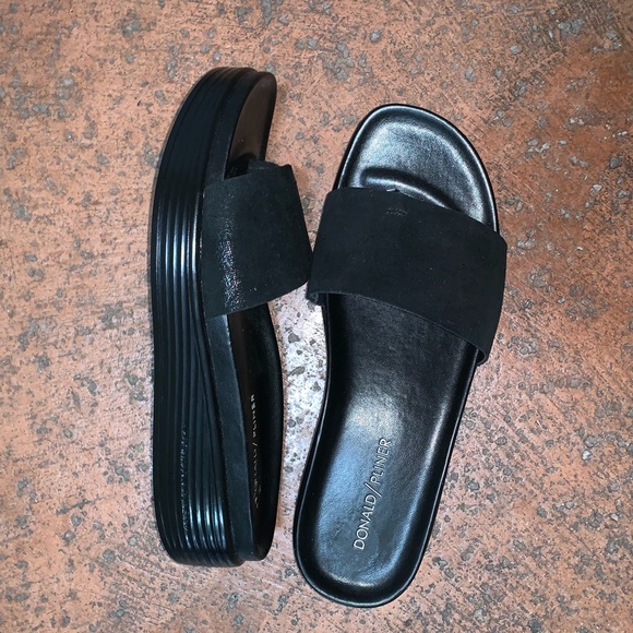 NEW- Donald J Pliner Hidden Thong Sandals - Picture 5 of 7